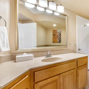 1 BEDROOM 1 KING SUITE ACCESSIBLE TUB